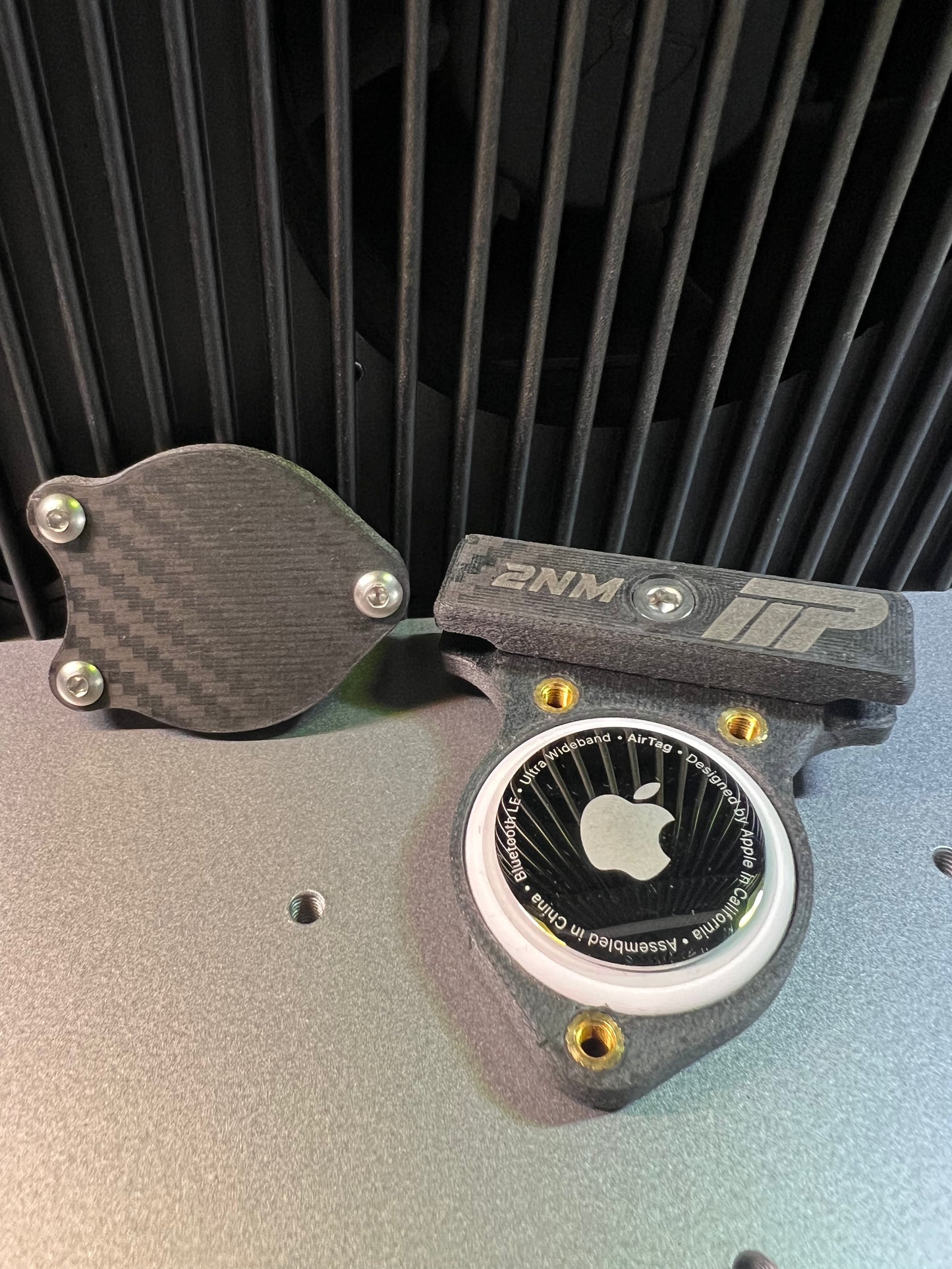 Supporto AirTag sottosella