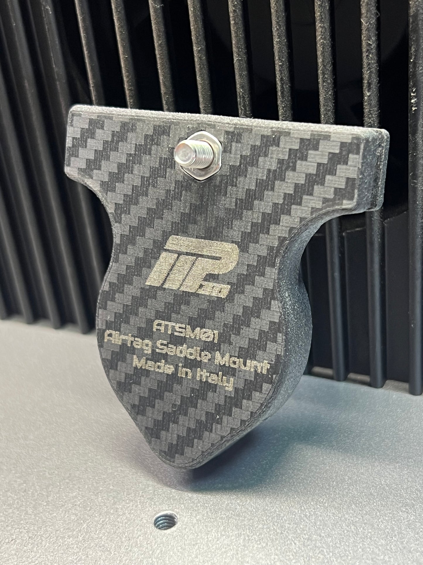 Supporto AirTag sottosella