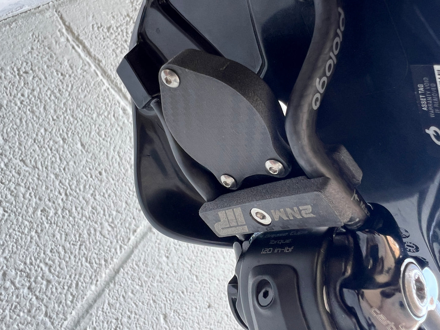 Supporto AirTag sottosella