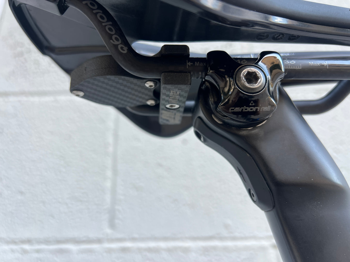 Supporto AirTag sottosella